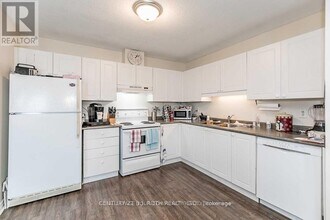 48 Cassandra Dr in Barrie, ON - Building Photo - Building Photo