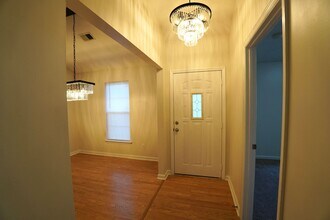 131 Lake Chateau Dr in Nashville, TN - Building Photo - Building Photo