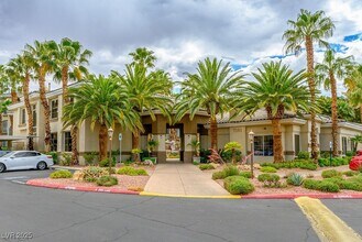 7115 S Durango Dr in Las Vegas, NV - Building Photo - Building Photo