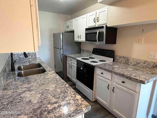 property at 5921 W Golden Ln