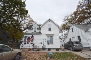 605 11th St NW in Austin, MN - Building Photo