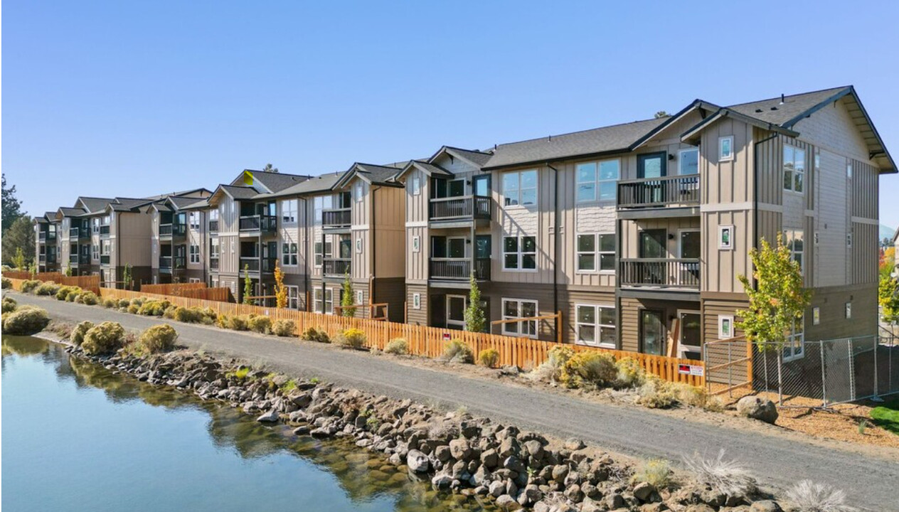 Edgewater Apartments in Bend, OR - Building Photo