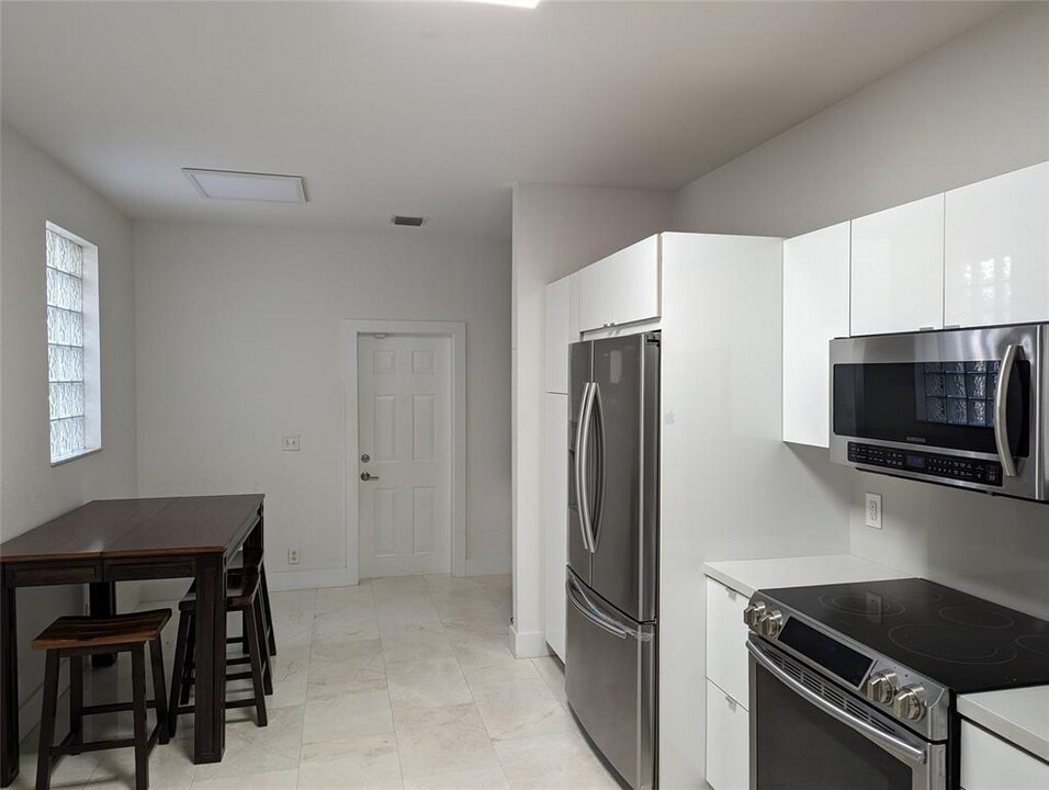 4102 Forest Dr in Weston, FL - Building Photo