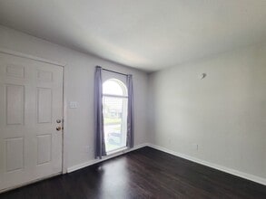 101 Brookside Ln in Sealy, TX - Building Photo - Building Photo