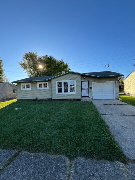 6199 Neff Rd in Mount Morris, MI - Building Photo