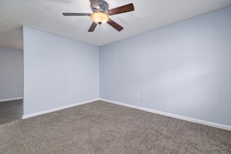 Eagles Nest Apartments 62+ Community in Carrollton, GA - Foto de edificio - Building Photo