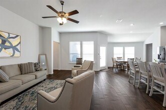 1333 Winding Hollow Dr in Grand Prairie, TX - Building Photo - Building Photo