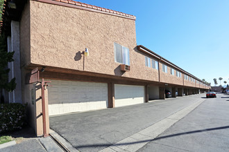 Newhope Pines Apartments in Santa Ana, CA - Building Photo - Building Photo