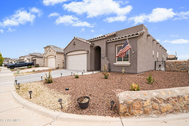 1122 Gaitan St in El Paso, TX - Building Photo - Building Photo