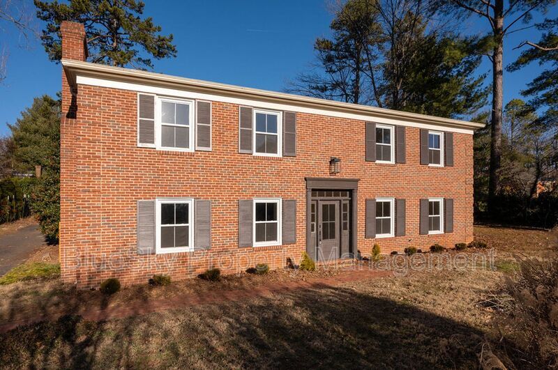 205 Chaucer Rd in Charlottesville, VA - Building Photo