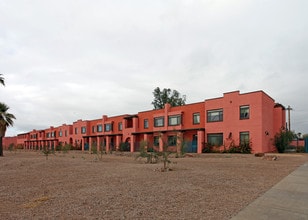 Casitas on East Broadway in Tucson, AZ - Foto de edificio - Building Photo