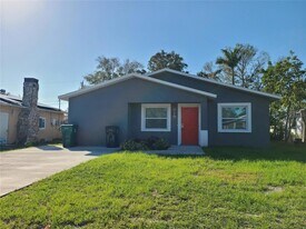 2701 13th St W in Palmetto, FL - Building Photo