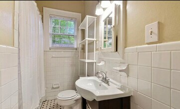 466 Burlington Rd NE, Unit A in Atlanta, GA - Building Photo - Building Photo