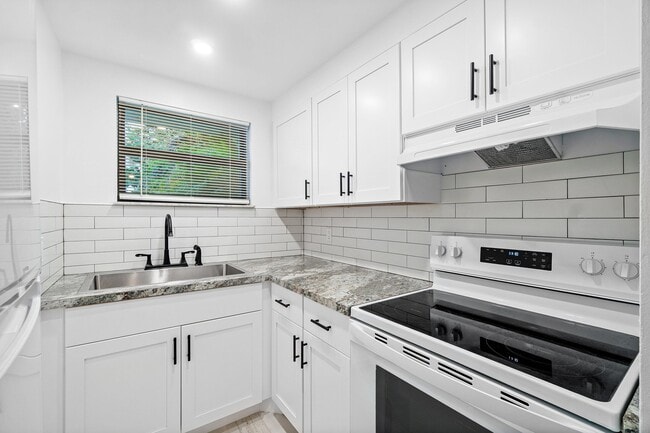 property at 626 N Federal Hwy