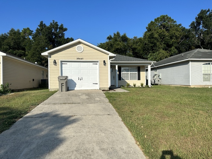 10445 Senegal Dr in Pensacola, FL - Building Photo