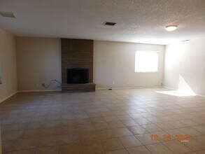 309 S Lilac St in Ridgecrest, CA - Building Photo - Building Photo
