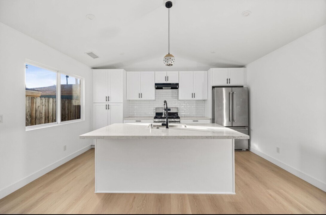 107 Avenida Pala in San Clemente, CA - Building Photo