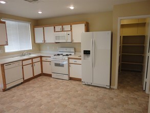 633 Indian Row Ct in Henderson, NV - Building Photo - Building Photo