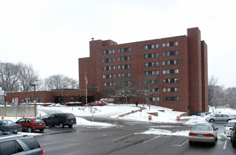 Menorah Plaza Apartments in St. Louis Park, MN - Building Photo - Building Photo