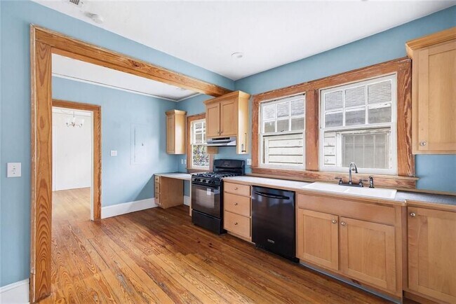 114 E Maple St in Decatur, GA - Building Photo - Building Photo