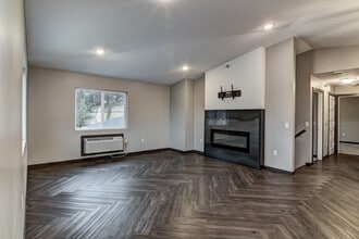 1000 N Hillcrest Pky, Unit 205 in Altoona, WI - Foto de edificio - Building Photo