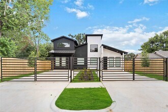 7315 Eisenhower Rd in Houston, TX - Building Photo - Building Photo