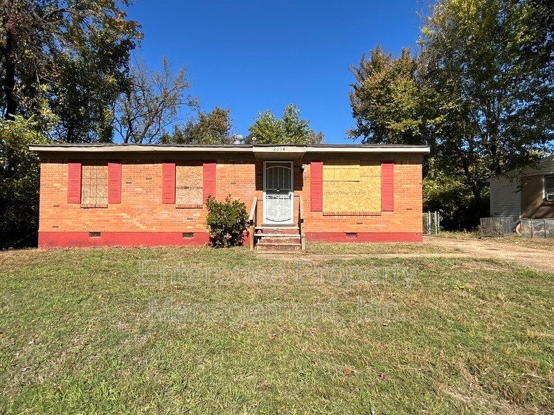 2054 Pueblo Ave in Memphis, TN - Building Photo