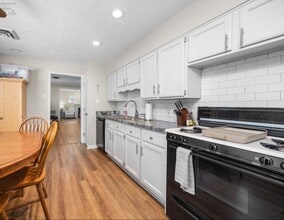 154 Oakwood Dr in Avon Lake, OH - Building Photo - Building Photo