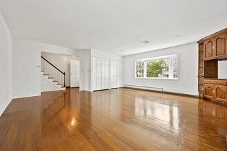 19 Windy Knolls in Greenwich, CT - Building Photo - Building Photo