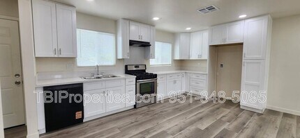 1327 Berkeley Dr in Redlands, CA - Foto de edificio - Building Photo