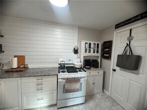 1445 W 52nd St, Unit UP in Cleveland, OH - Foto de edificio - Building Photo