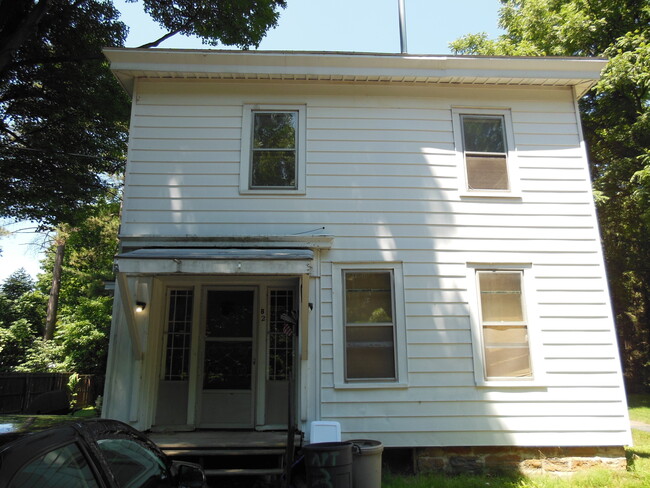 16 Cherry St, Unit 2 Bedroom Cherry St in Phoenix, NY - Building Photo - Building Photo