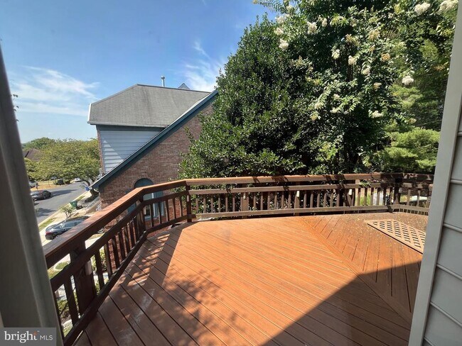 6017 Cromwell Pl in Alexandria, VA - Building Photo - Building Photo