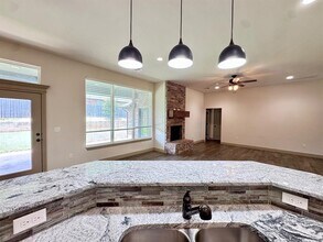 2433 Santa Monica St in Edmond, OK - Foto de edificio - Building Photo
