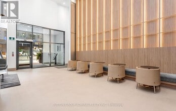 4130 Parkside Village Dr in Mississauga, ON - Building Photo - Building Photo