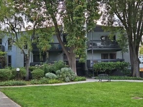 62 Laurie Meadows Dr, Unit 1 in San Mateo, CA - Building Photo - Building Photo