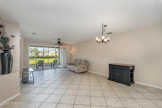 400 Trotter Ln, Unit 102 in Melbourne, FL - Foto de edificio - Building Photo