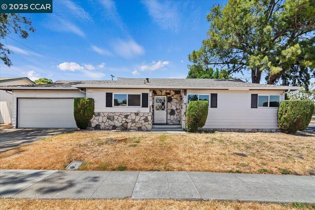 7777 Shannon Ave in Dublin, CA - Building Photo
