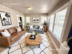 1834 Center St in San Antonio, TX - Building Photo - Building Photo