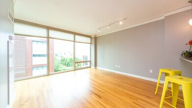 1570 Elmwood Ave in Evanston, IL - Building Photo - Building Photo
