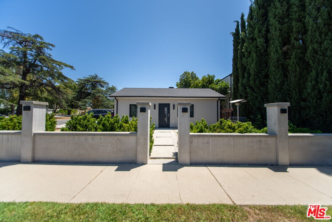 5346 Buffalo Ave in Los Angeles, CA - Building Photo