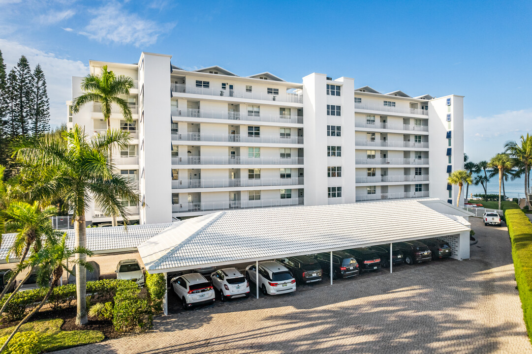 Royal Palm Club in Naples, FL - Building Photo