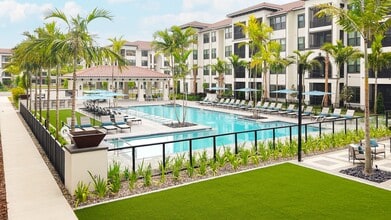 Adria in North Venice, FL - Foto de edificio - Building Photo