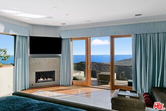 301 Loma Metisse Rd in Malibu, CA - Building Photo - Building Photo
