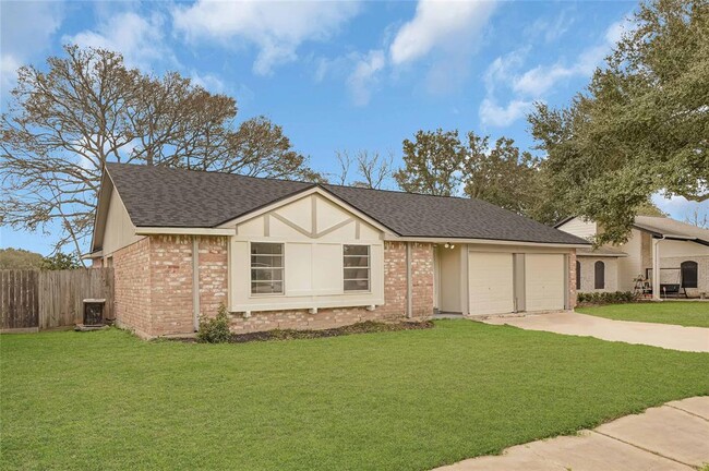 5010 Apple Blossom Ln in Friendswood, TX - Foto de edificio - Building Photo