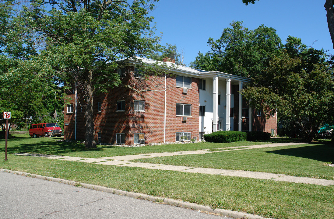 3006 Harwick Dr in Lansing, MI - Foto de edificio