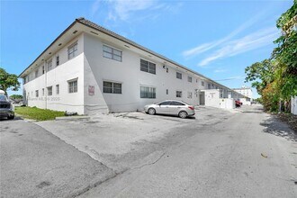 5450 Hollywood Blvd in Hollywood, FL - Building Photo - Building Photo