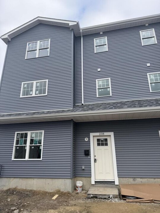 238 Beattie St in Fall River, MA - Foto de edificio