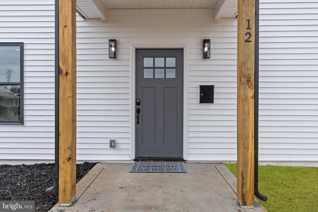 12 Stonybrook Dr in Levittown, PA - Building Photo