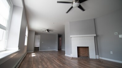 402 W Ferry St, Unit 2 in Buffalo, NY - Building Photo - Building Photo